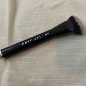 Marc Jacobs The Face II sculpting Makeup Brush